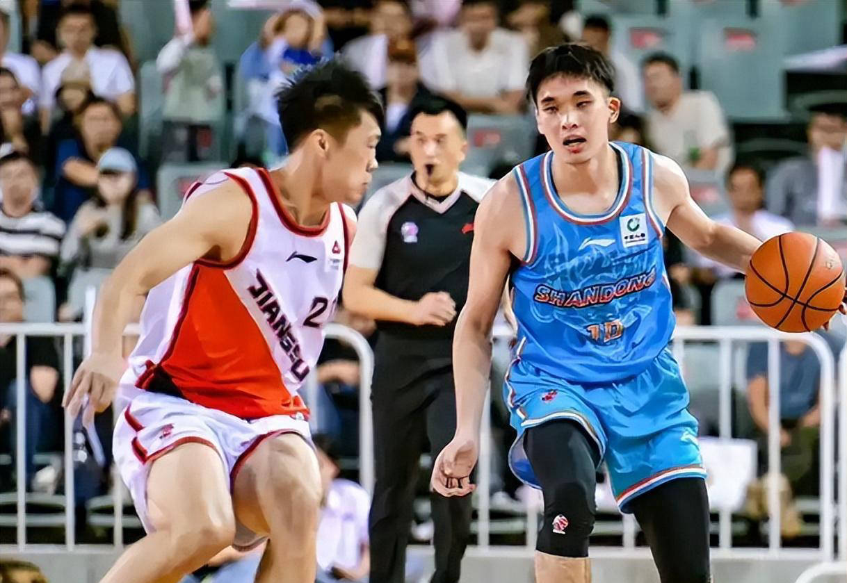 星空sports-包含加时末段体能课后，里昂篮板制胜备战CBA季后赛，气氛紧张，年轻球员得到机会的词条-星空sports