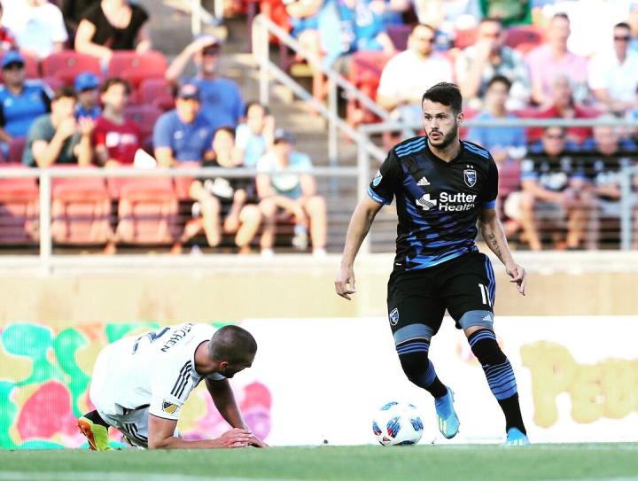 布莱顿内部会议纪要流出：赛前官宣签约，亚冠使命明确，赛程密集仍需轮换的简单介绍